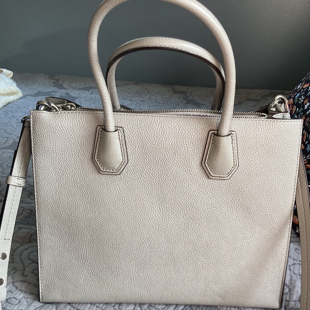 Good used condition Michael Kors large grey mercer accordion tote - Picture 3 of 6